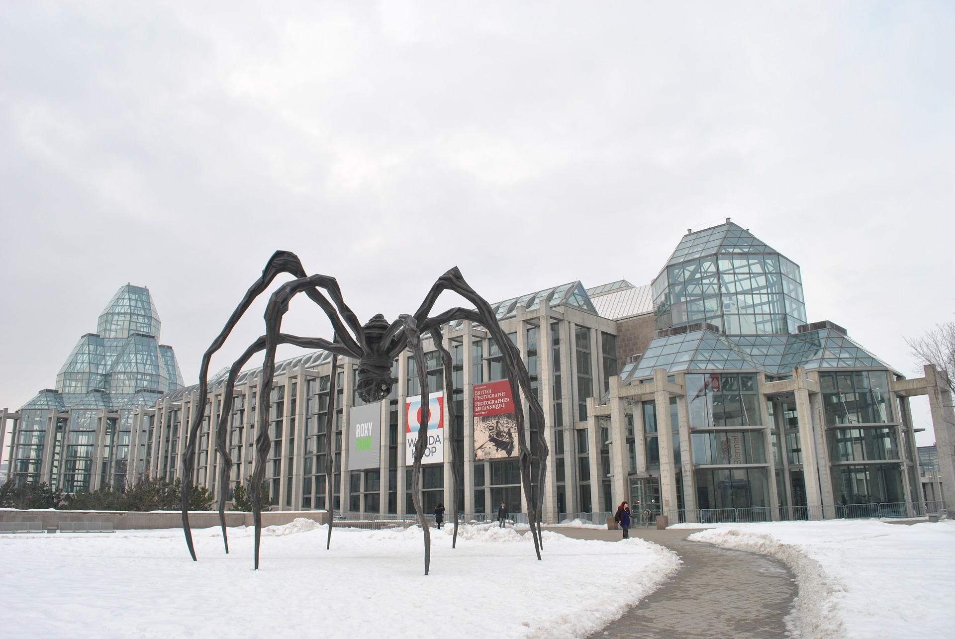 Maman statue and the National Gallery of Canada, Ottawa
